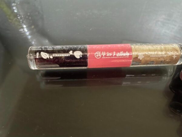 G21 4- IN 1 Lip  Stick Eyeshadow, Blush And Highlighter - Image 8