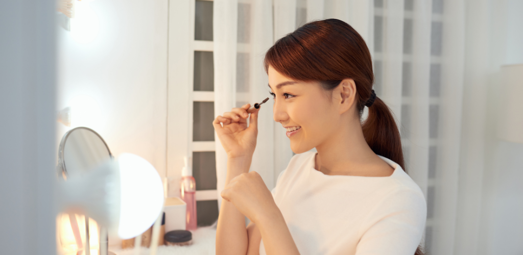 woman doing simple makeup